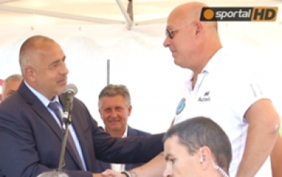 The Prime Minister of Bulgaria, Mr. Boiko Borisov congratulates Actavis and Loko Sofia for the renovated stadium and their investment in the youth club.